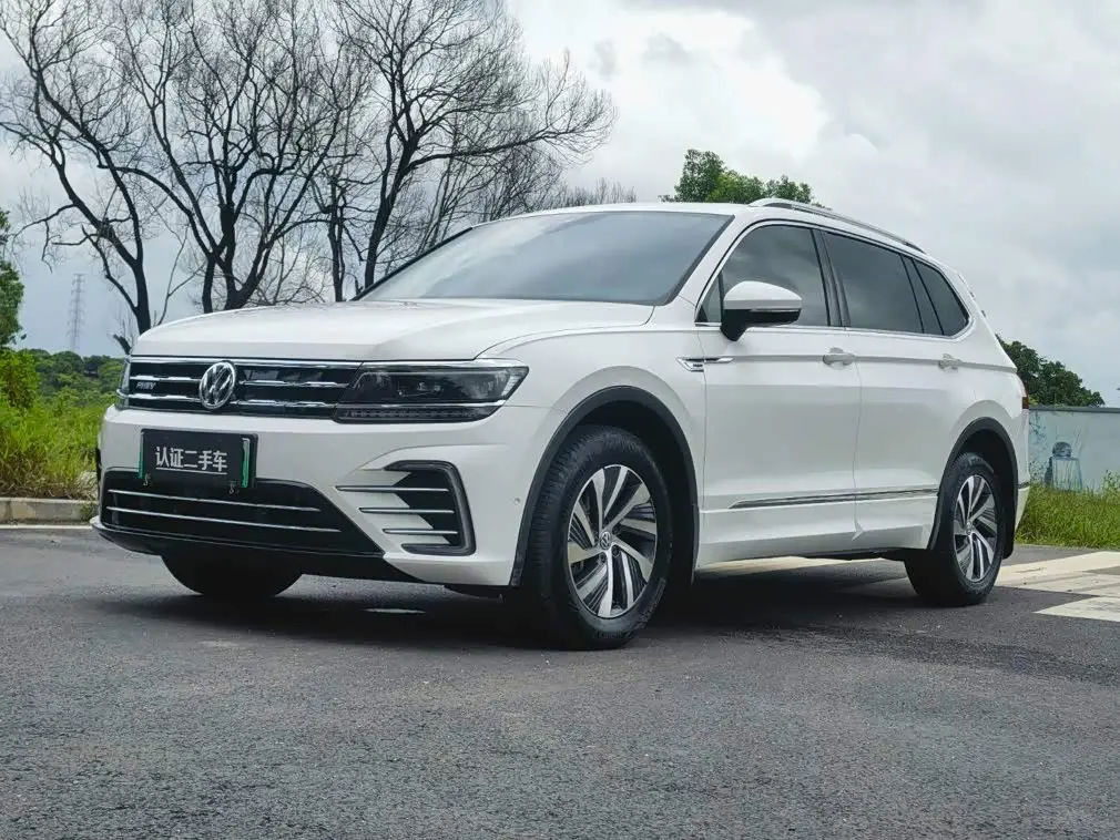 Volkswagen Tiguan L PHEV 2021 — Photo 1/20