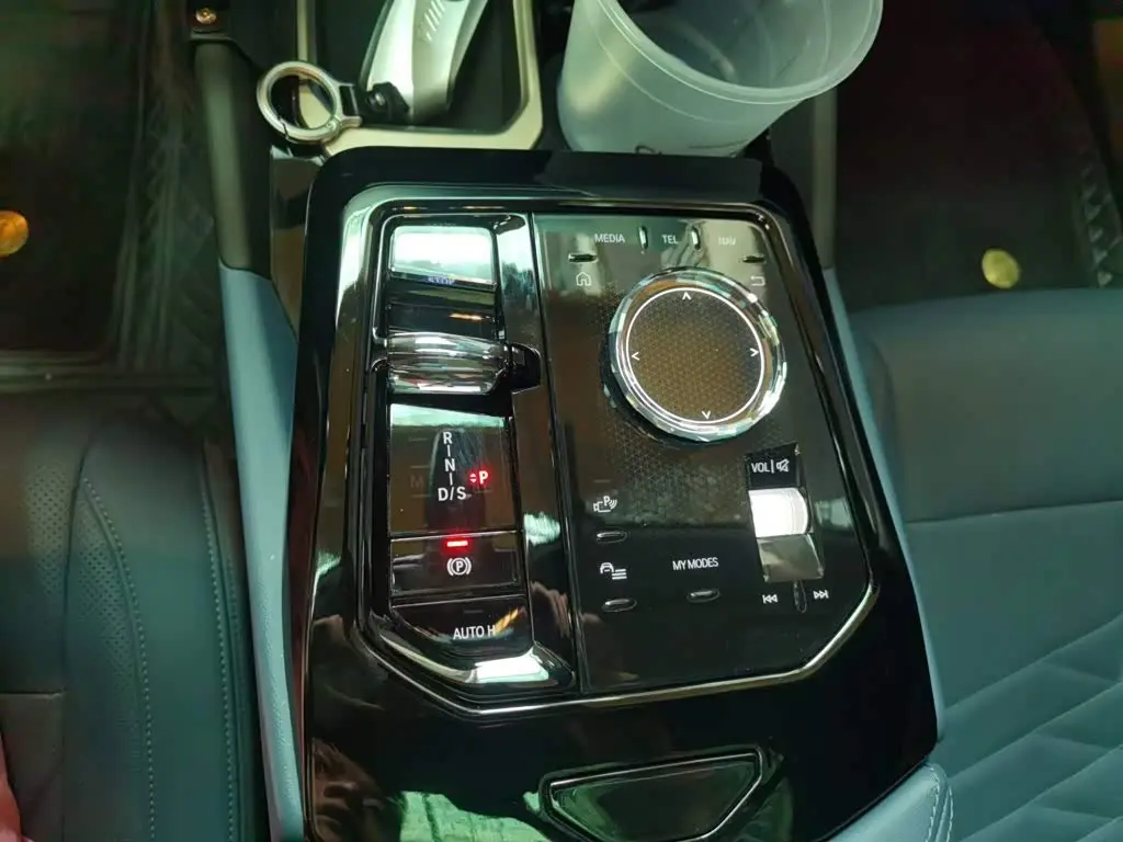 BMW 5 Series 2024 — Photo 10/20