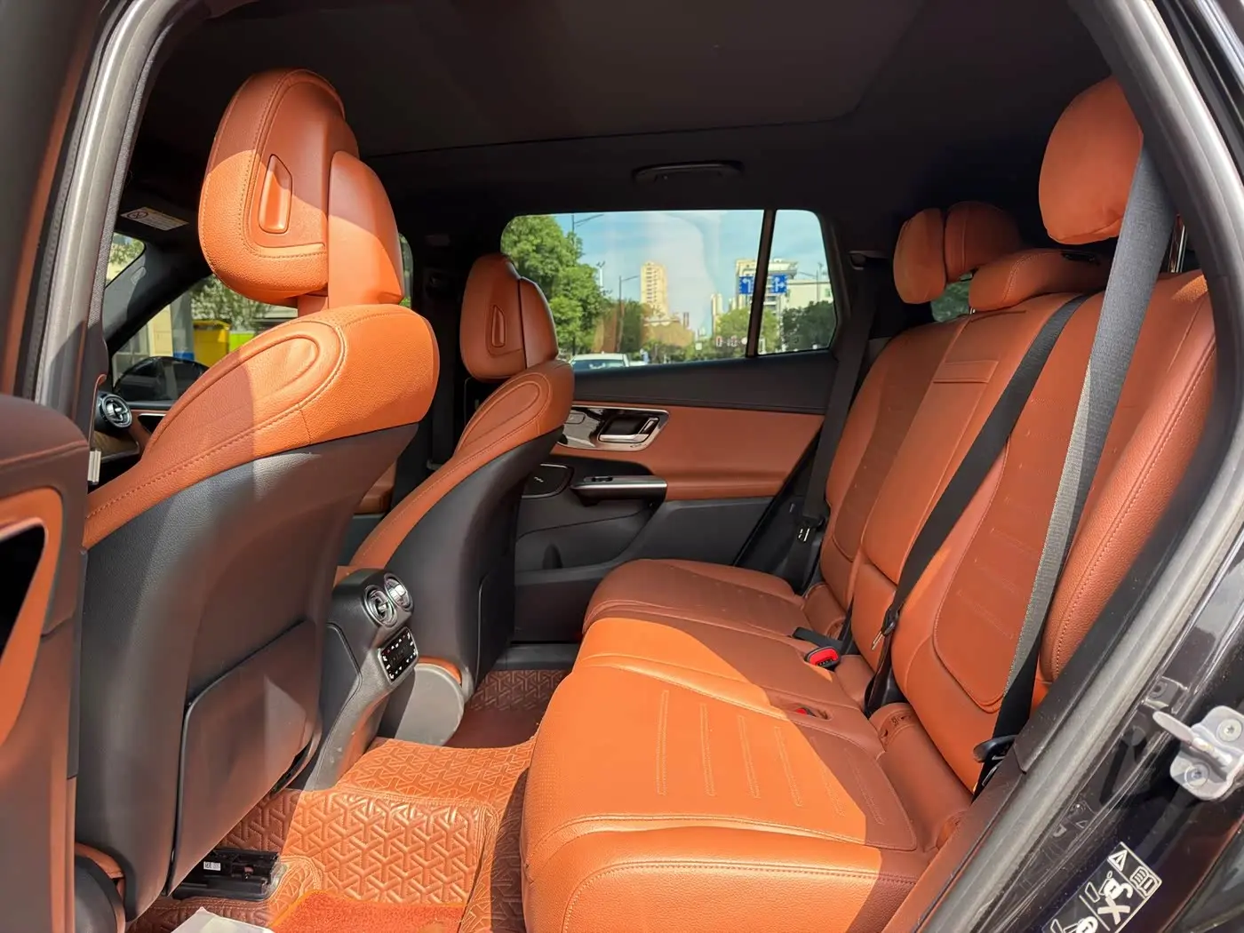 Mercedes-Benz GLC 2023 — Photo 6/12