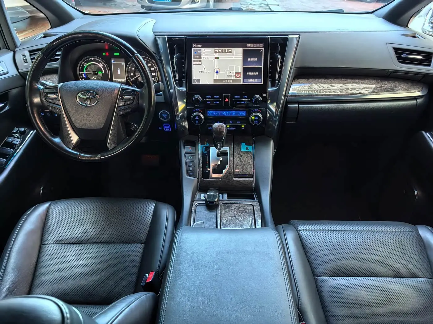 Toyota Vellfire 2022 — Photo 8/12