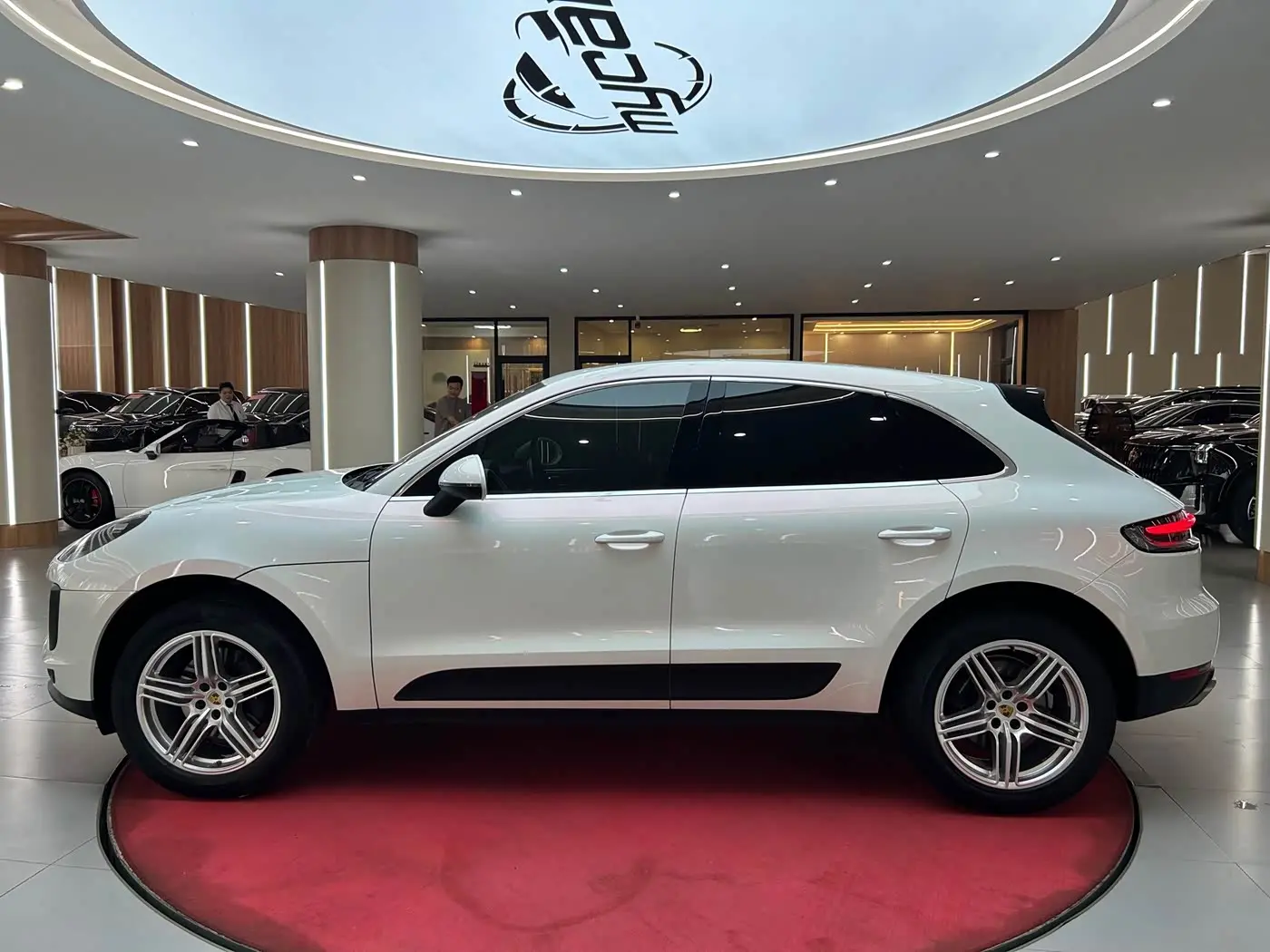 Porsche Macan 2021 — Фото 8/20