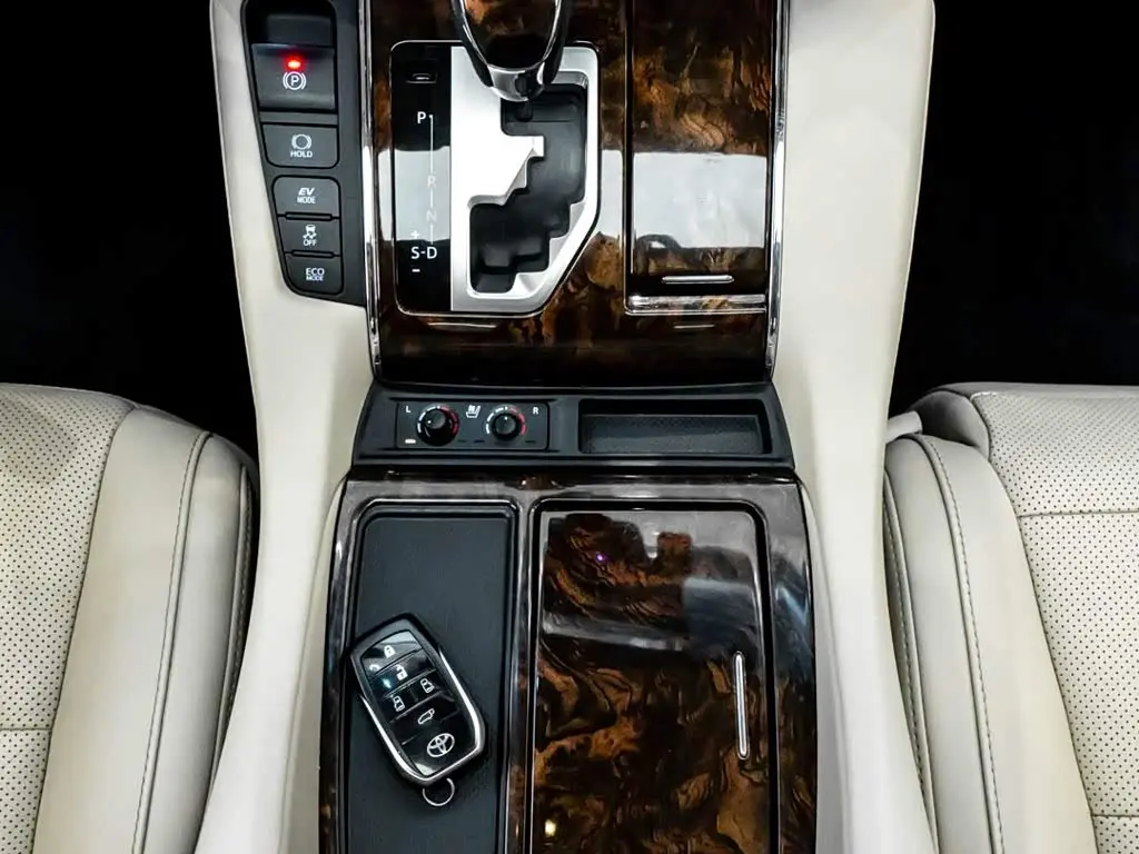 Toyota Alphard 2022 — Photo 20/20