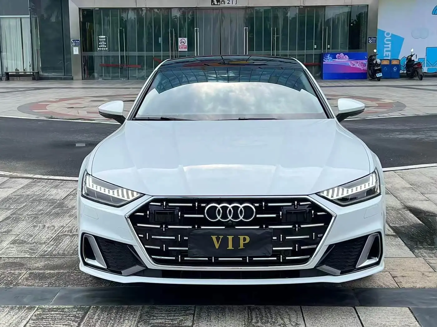 Audi A7L 2023 — Şəkil 2/9