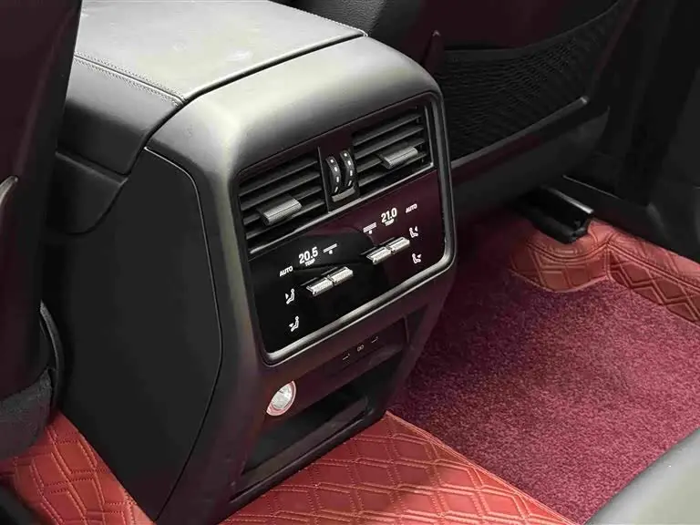 Porsche Cayenne 2023 — Photo 13/15