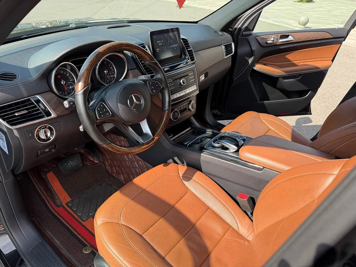 Mercedes-Benz GLS 2016 — Photo 4/17