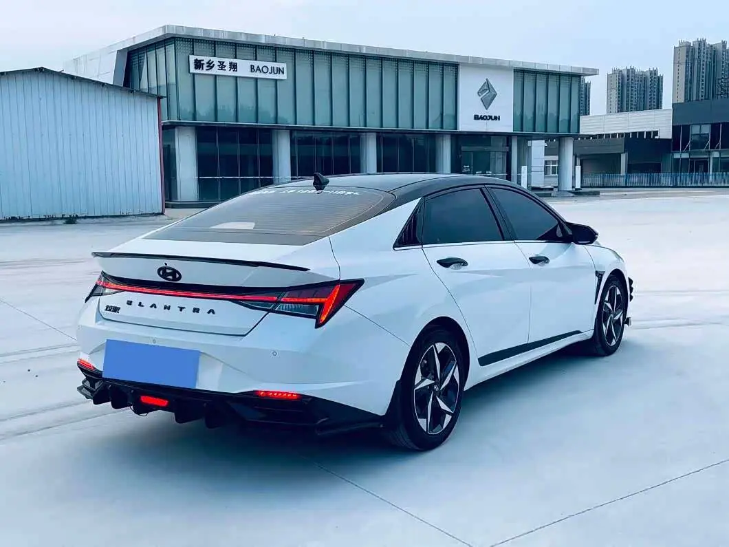 Hyundai Elantra 2022 — Photo 4/11