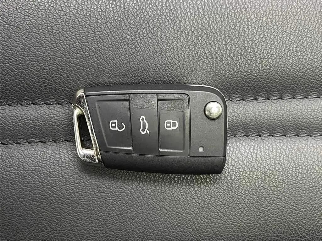 Volkswagen Touran 2021 — Photo 15/20