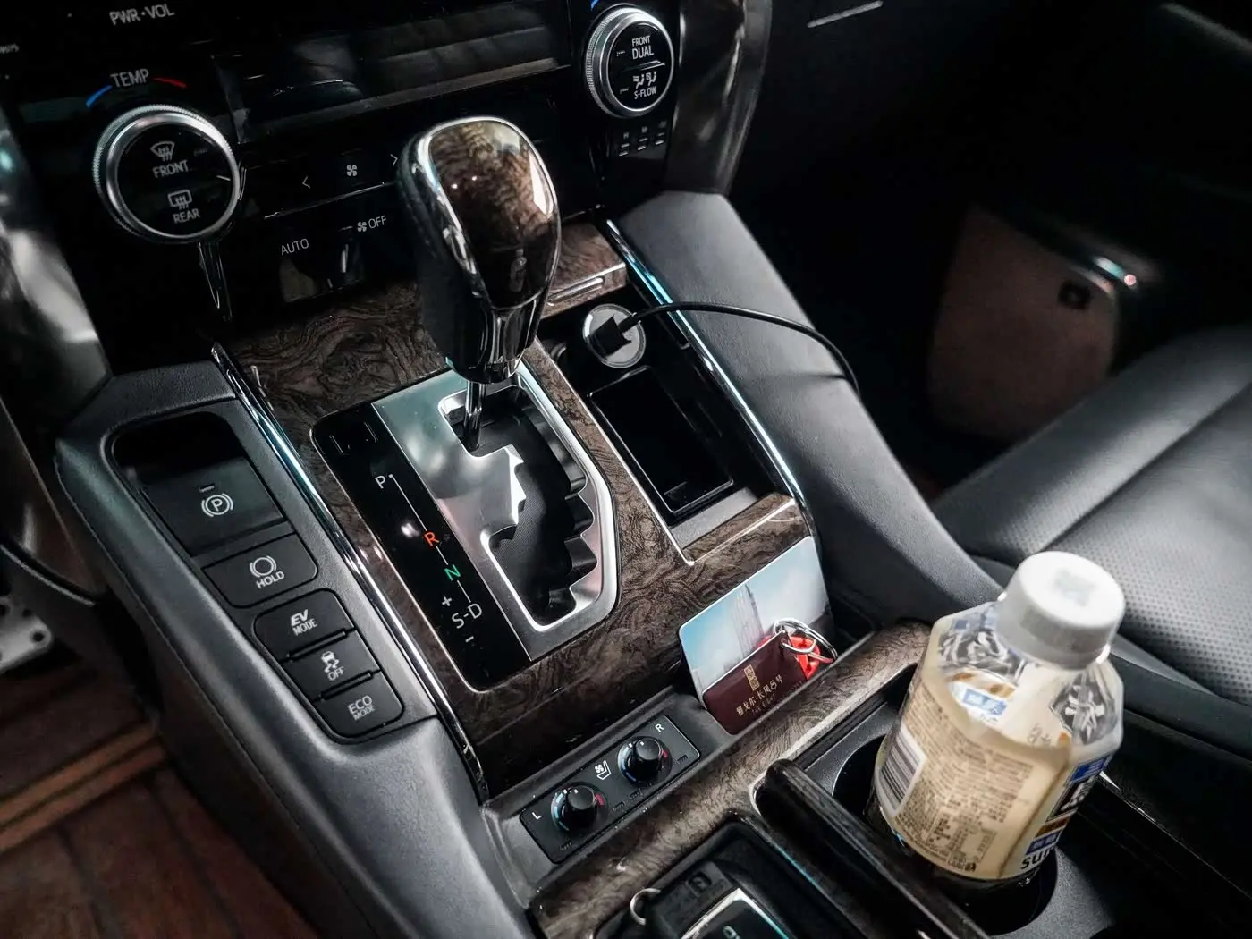 Toyota Alphard 2019 — Фото 18/19