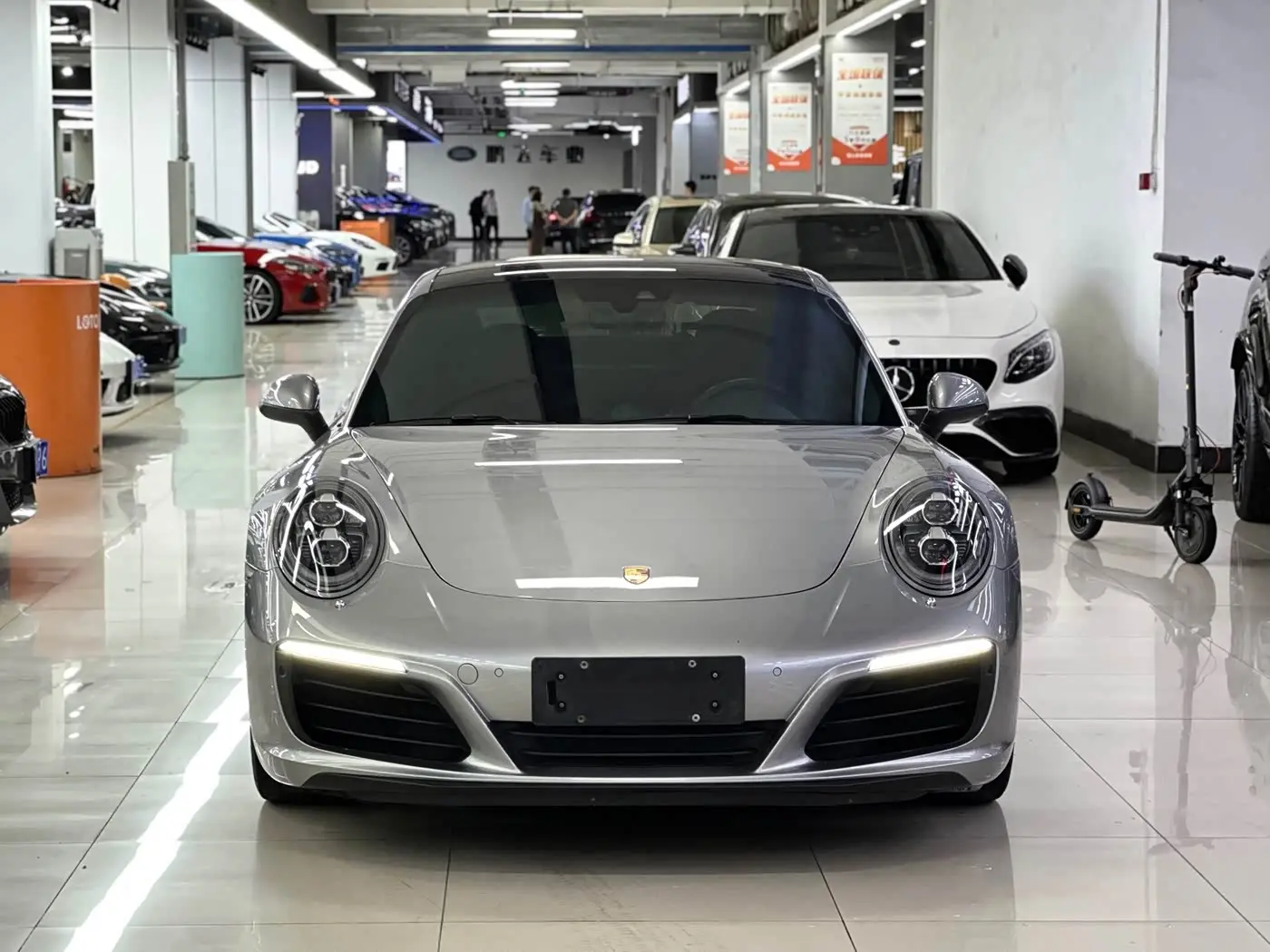 Porsche 911 2018 — Photo 2/17