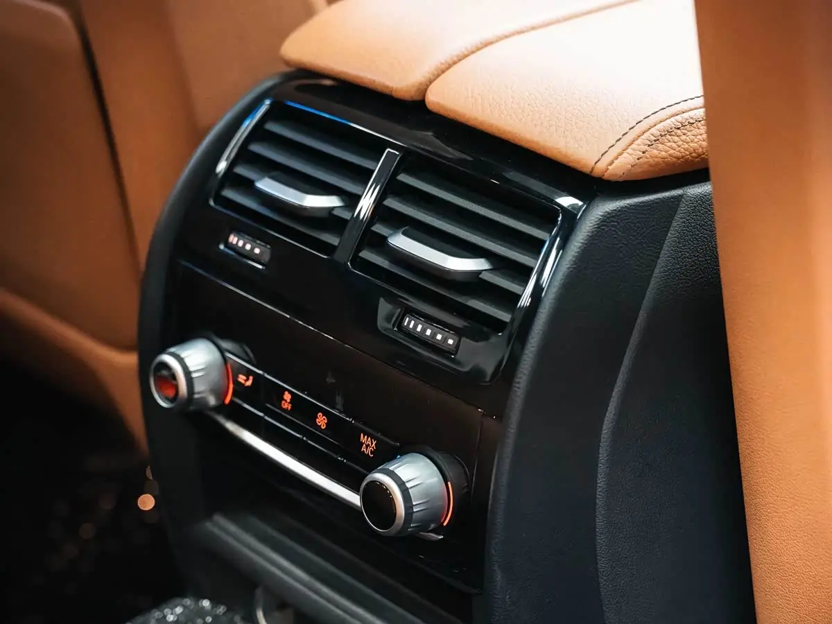 BMW 5 Series 2020 — Photo 19/20