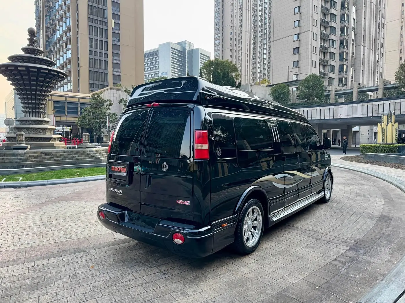 GMC Savana 2017 — Фото 7/17