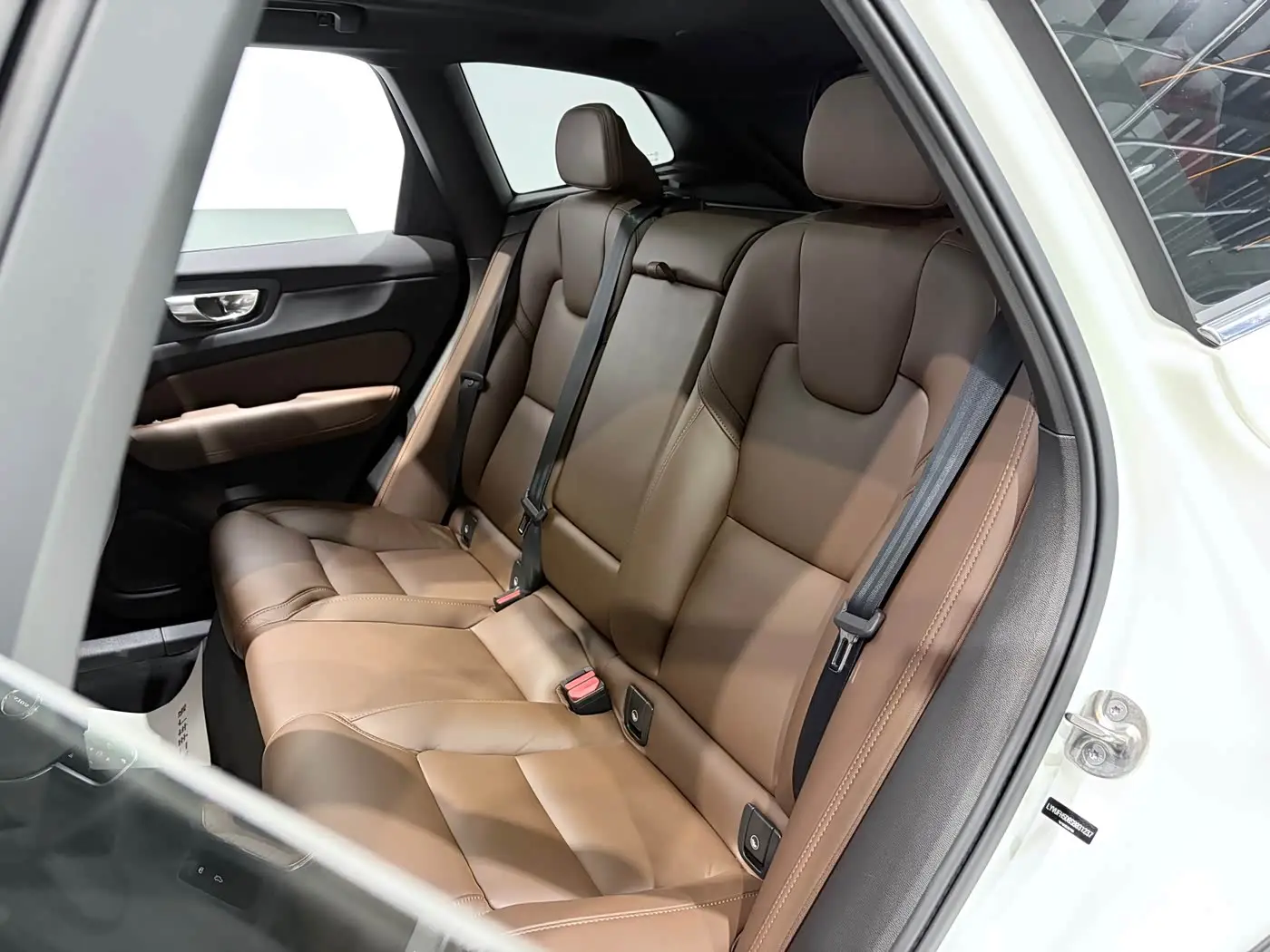 Volvo XC60 Plug-in Hybrid 2024 — Photo 10/20