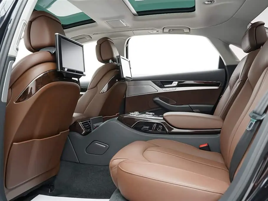 Audi A8 2014 — Photo 10/20