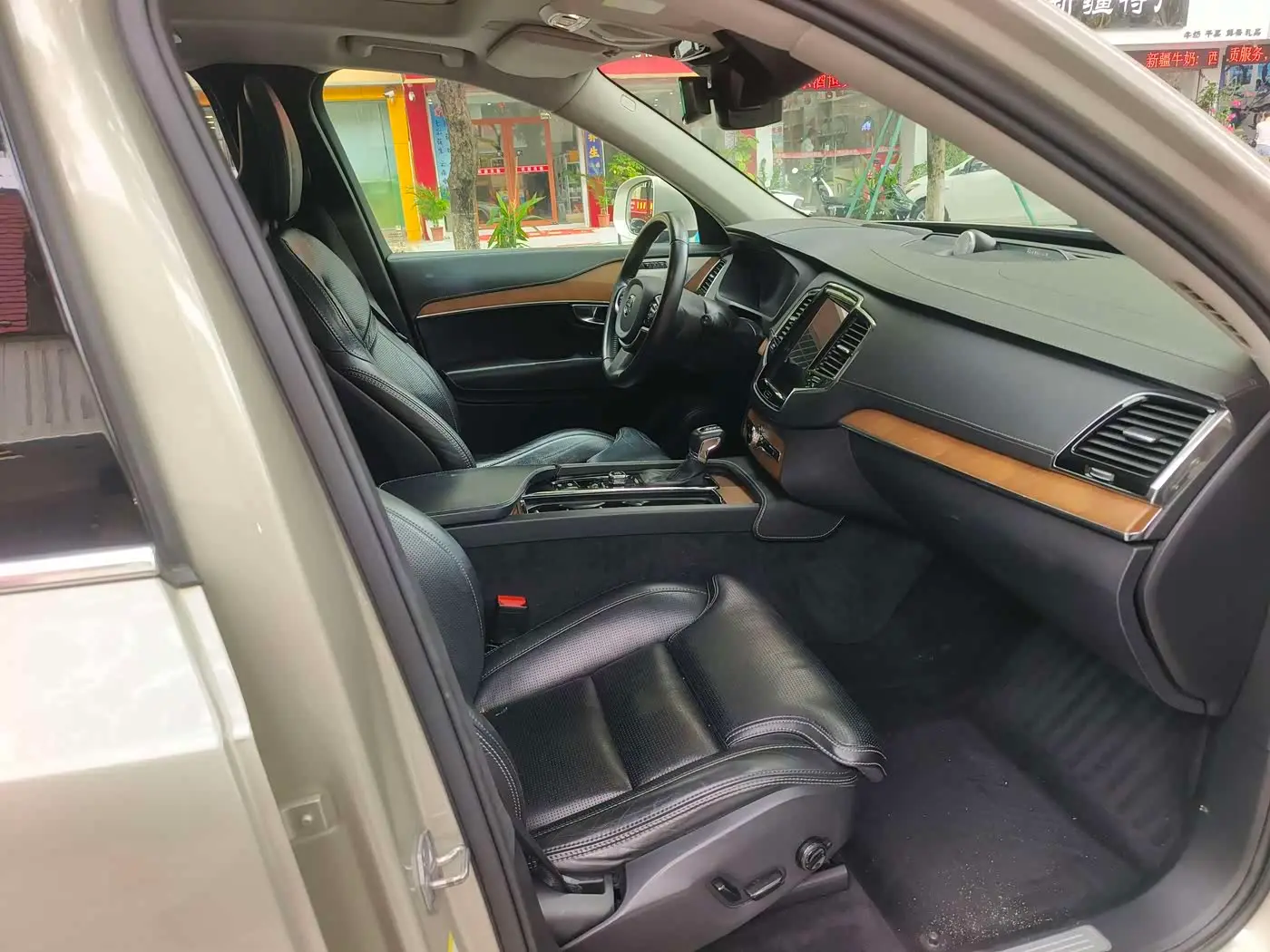 Volvo XC90 2018 — Photo 12/12