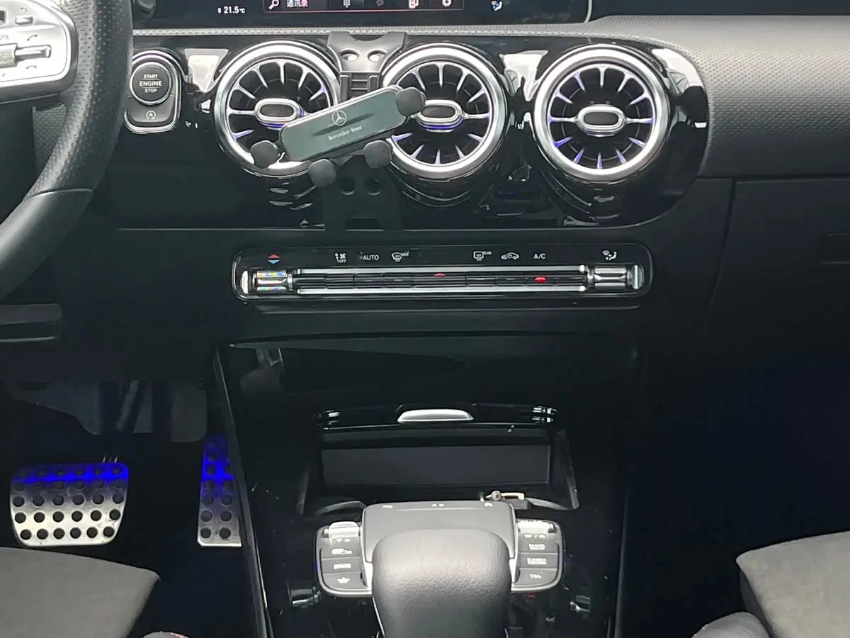 Mercedes-Benz CLA 2020 — Фото 13/15