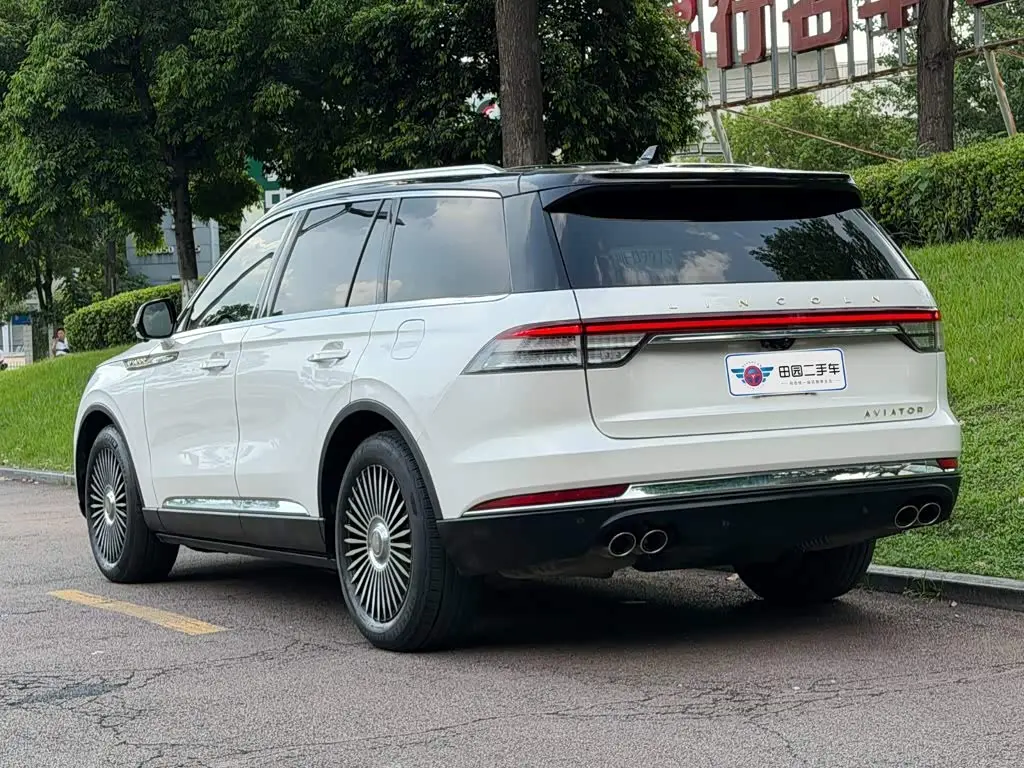 Lincoln Aviator 2021 — Photo 4/13