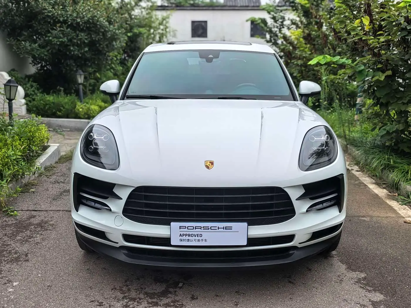 Porsche Macan 2022 — ფოტო 2/15