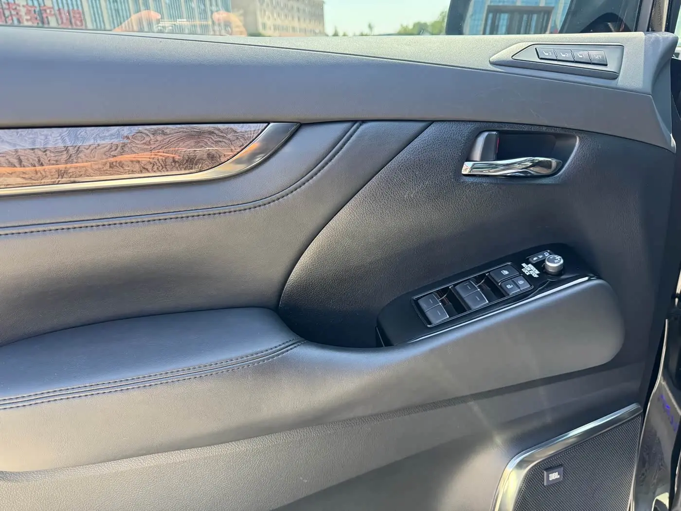 Toyota Vellfire 2023 — Photo 14/20