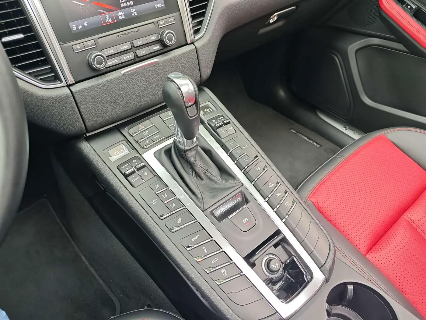 Porsche Macan 2018 — Фото 15/20