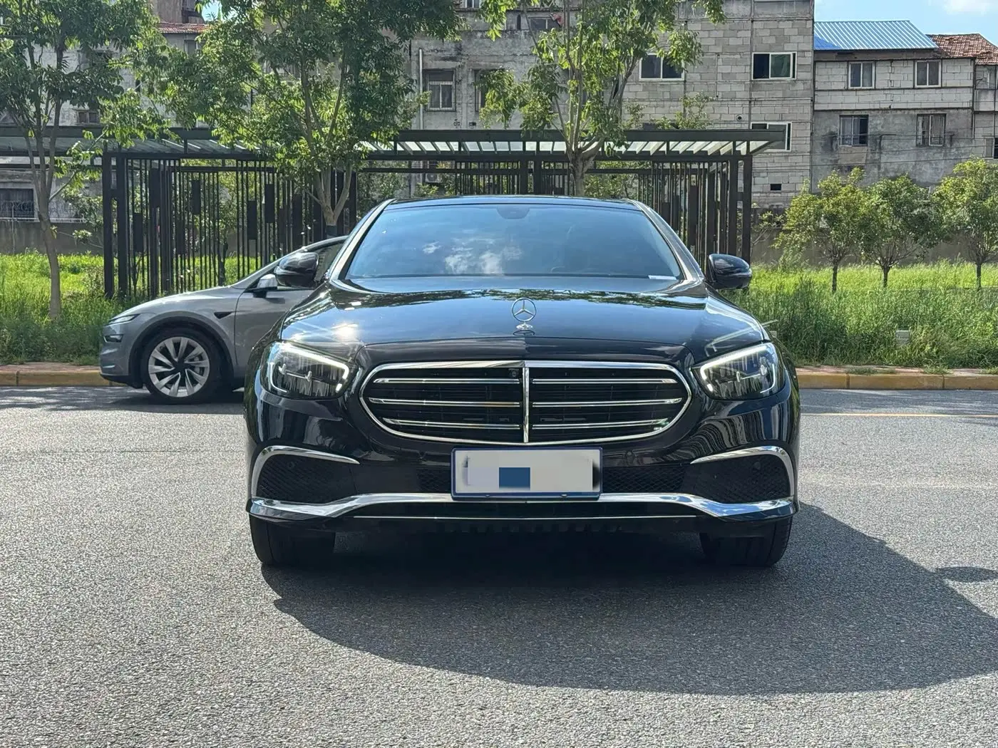 Mercedes-Benz E-Class 2022 — Photo 2/14