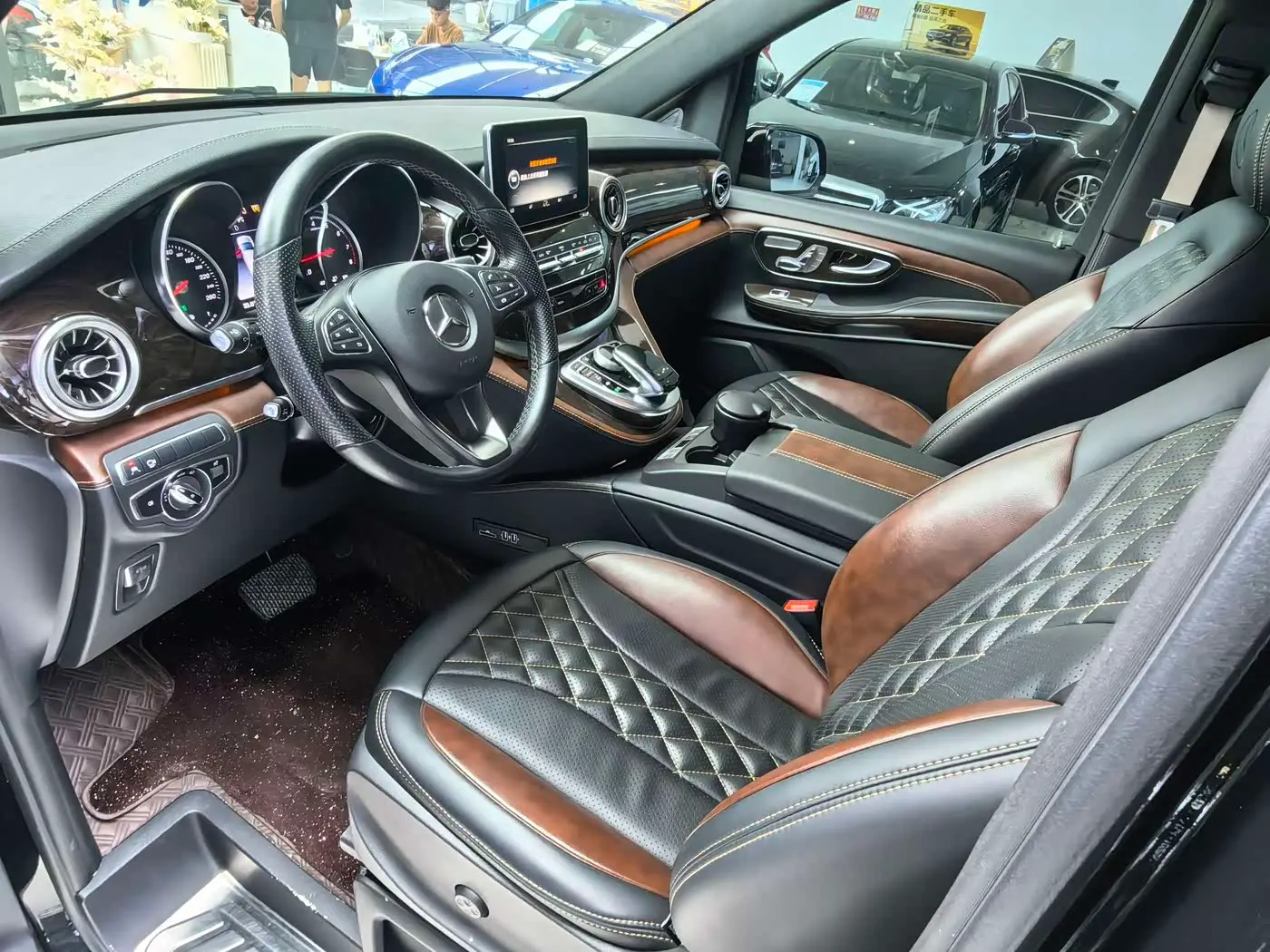 Mercedes-Benz V-Class 2019 — ფოტო 7/20