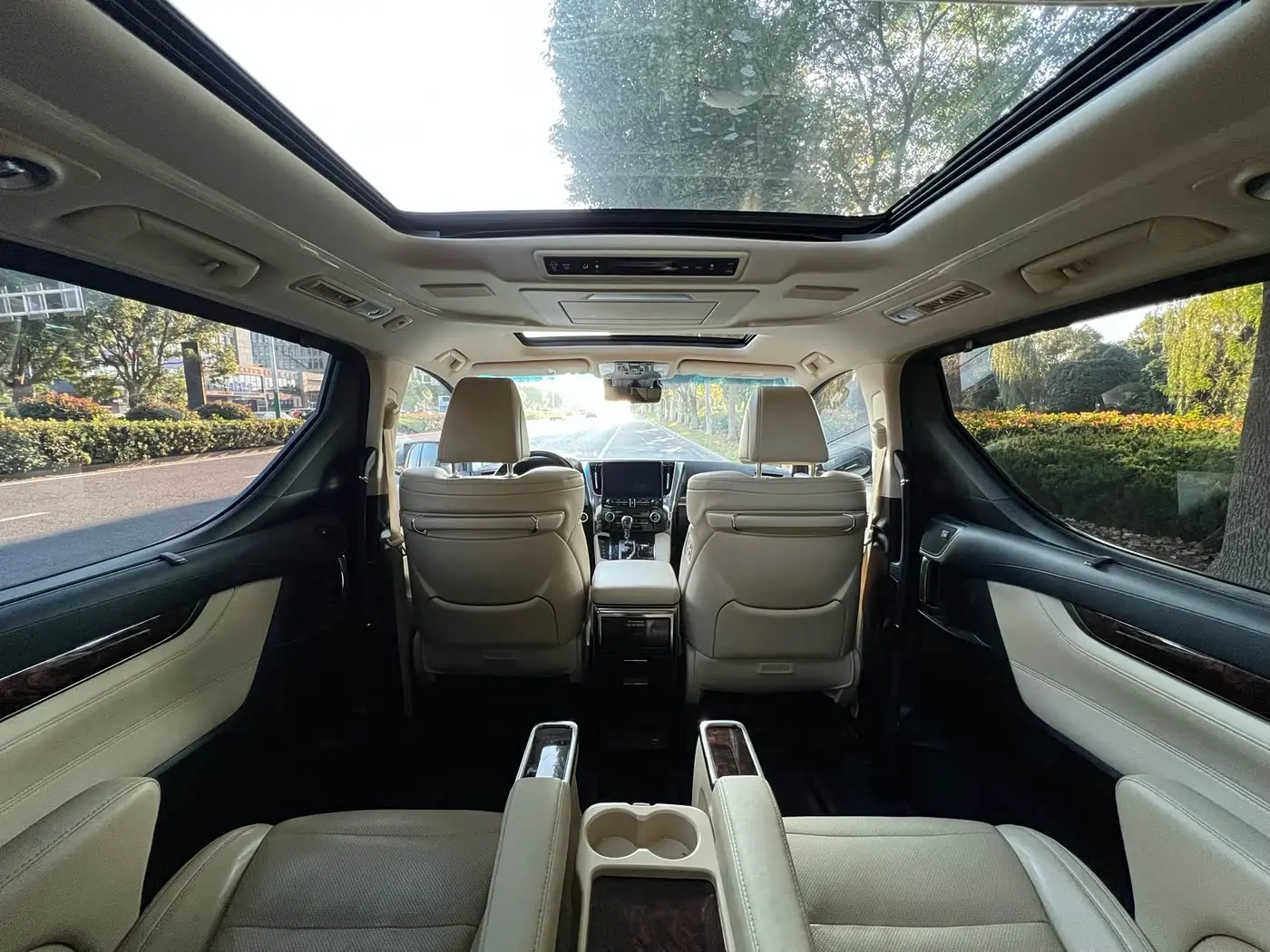 Toyota Alphard 2021 — Photo 16/20