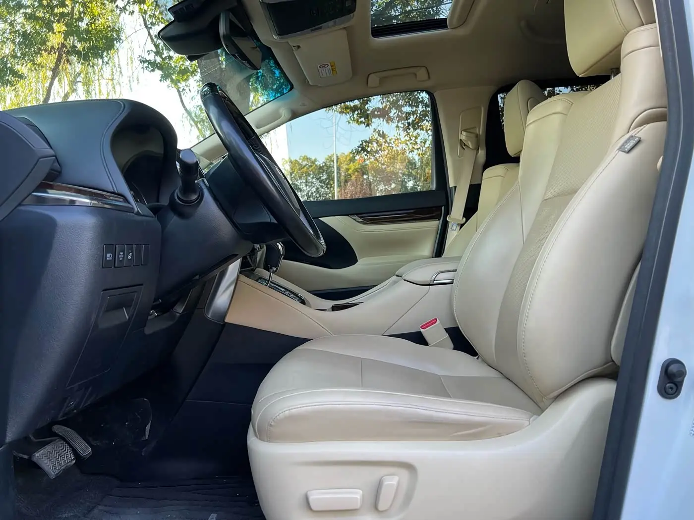 Toyota Alphard 2021 — Photo 11/20