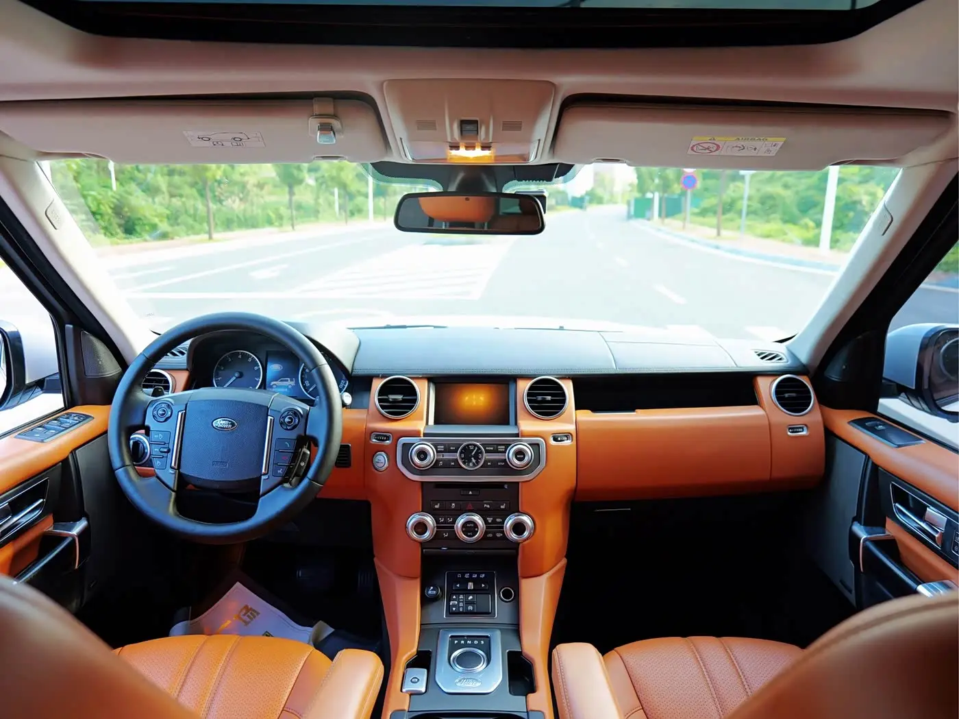 Land Rover Discovery 2016 — Фото 8/10