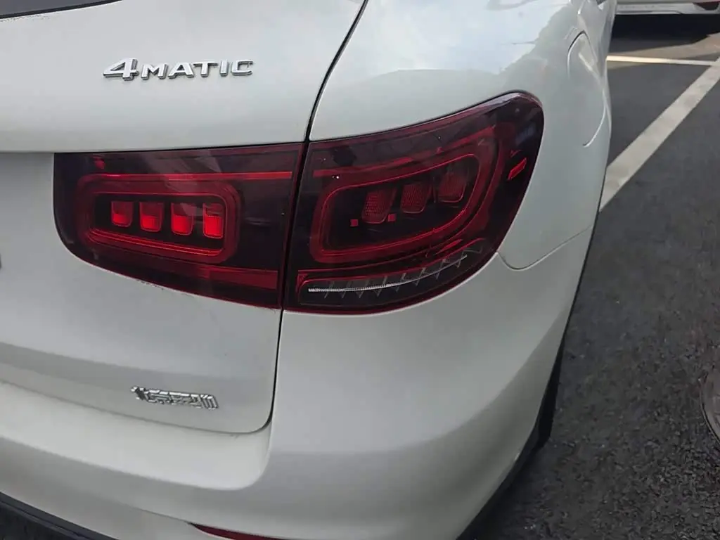 Mercedes-Benz GLC 2020 — Photo 8/20