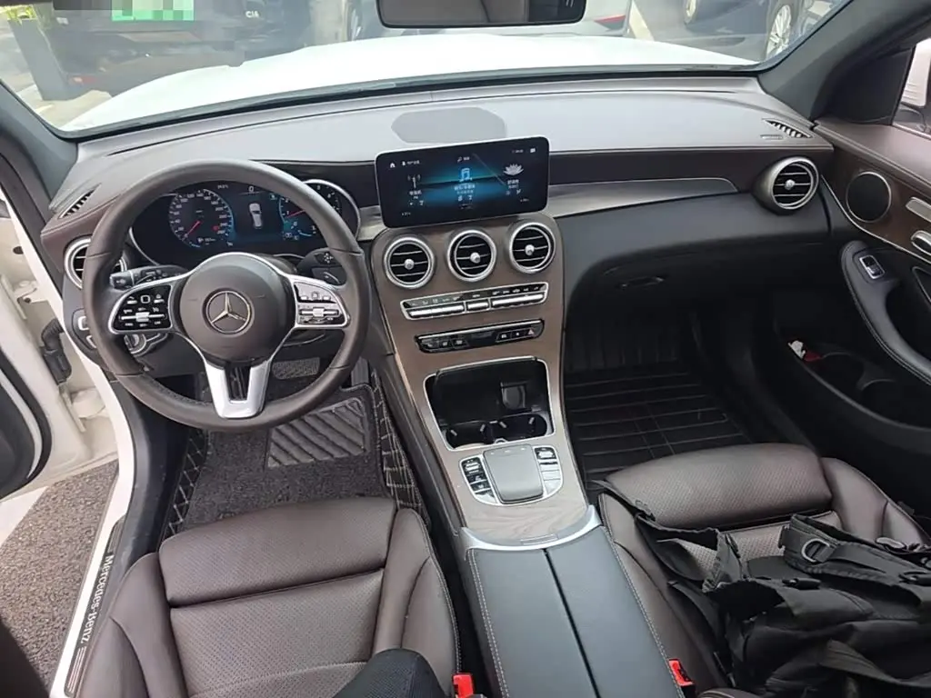 Mercedes-Benz GLC 2020 — Photo 10/20