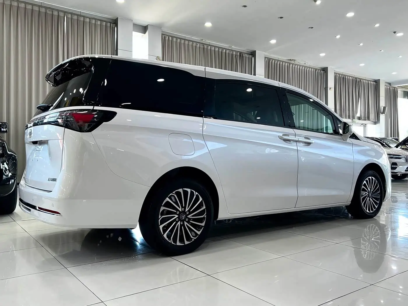 Buick GL8 New Energy 2026 — Photo 4/20