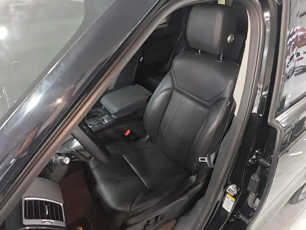 Land Rover Discovery 2017 — Photo 15/20