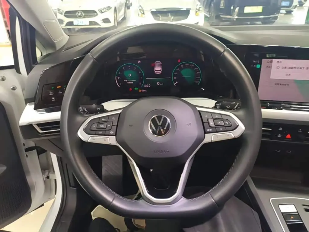 Volkswagen Golf 2022 — Photo 11/20