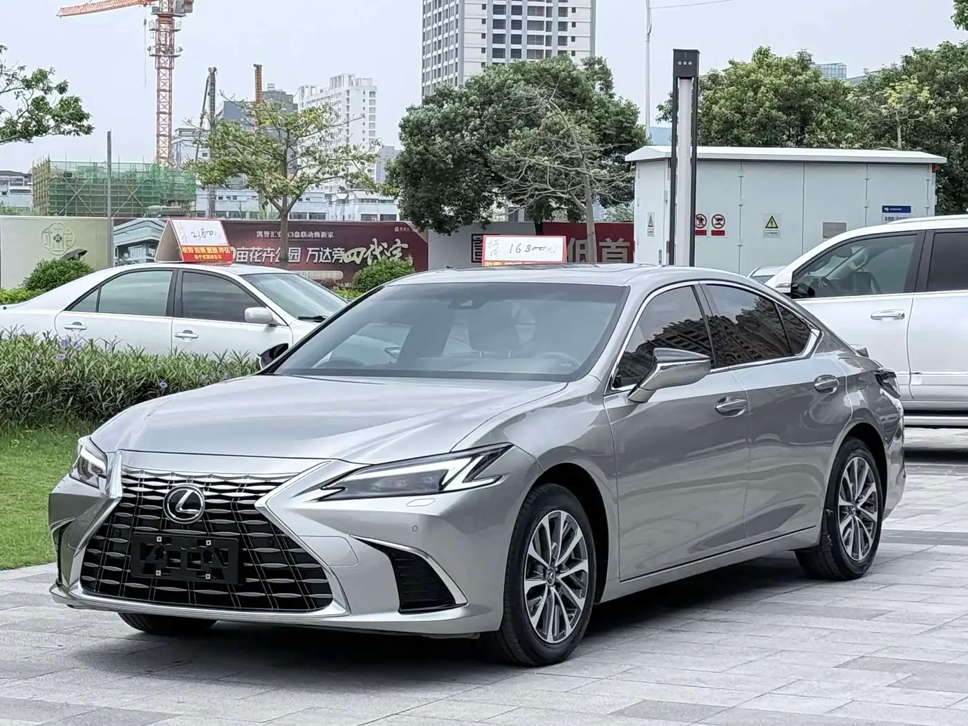 Lexus ES, 2025