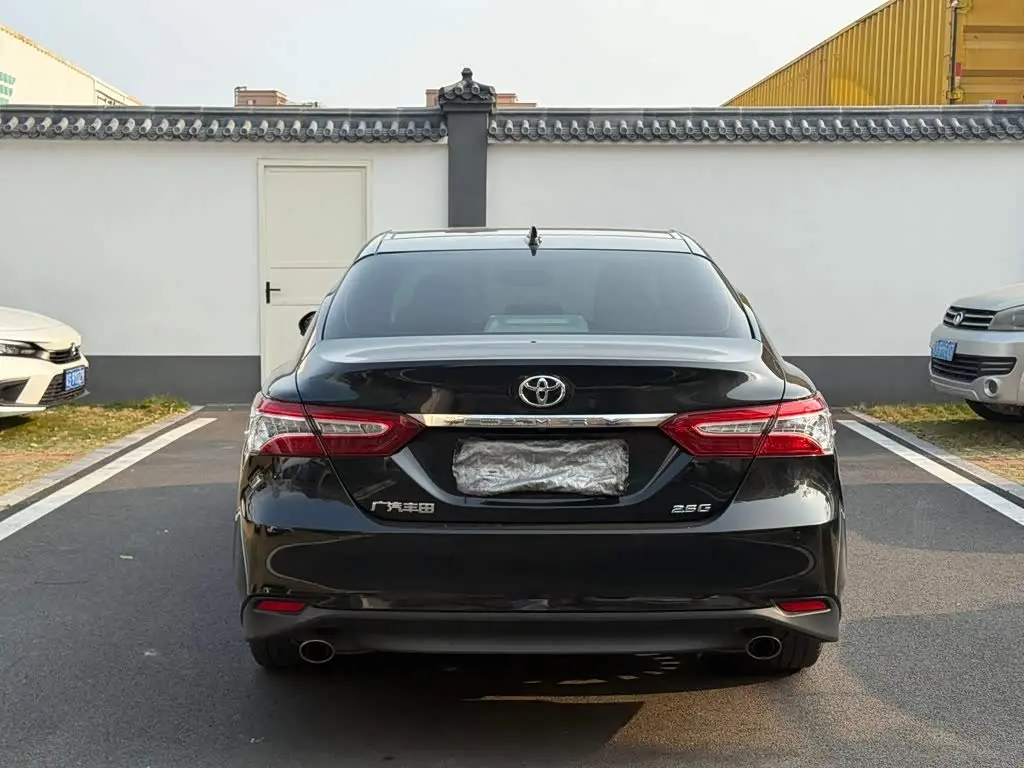 Toyota Camry 2022 — Photo 8/9