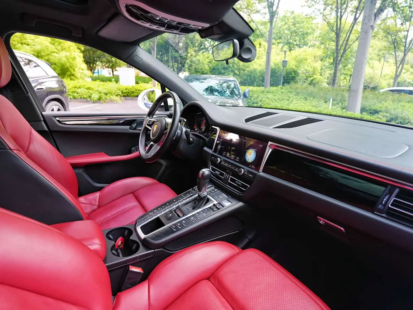 Porsche Macan 2021 — Photo 13/15