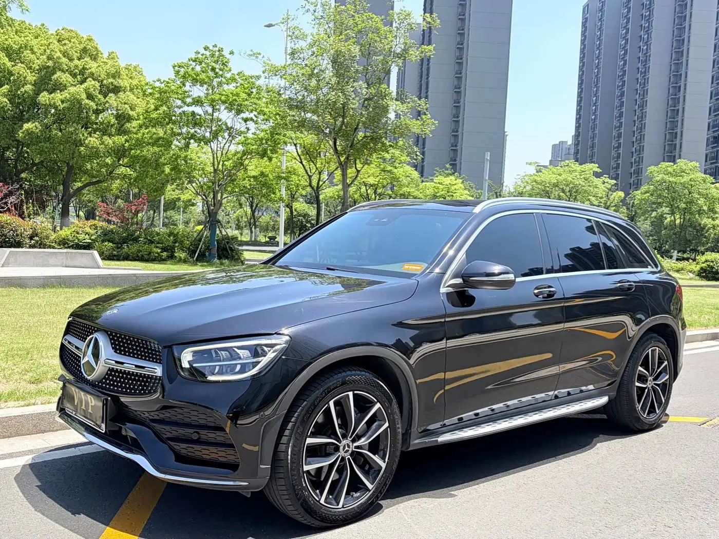 Mercedes-Benz GLC 2019 — Photo 1/9
