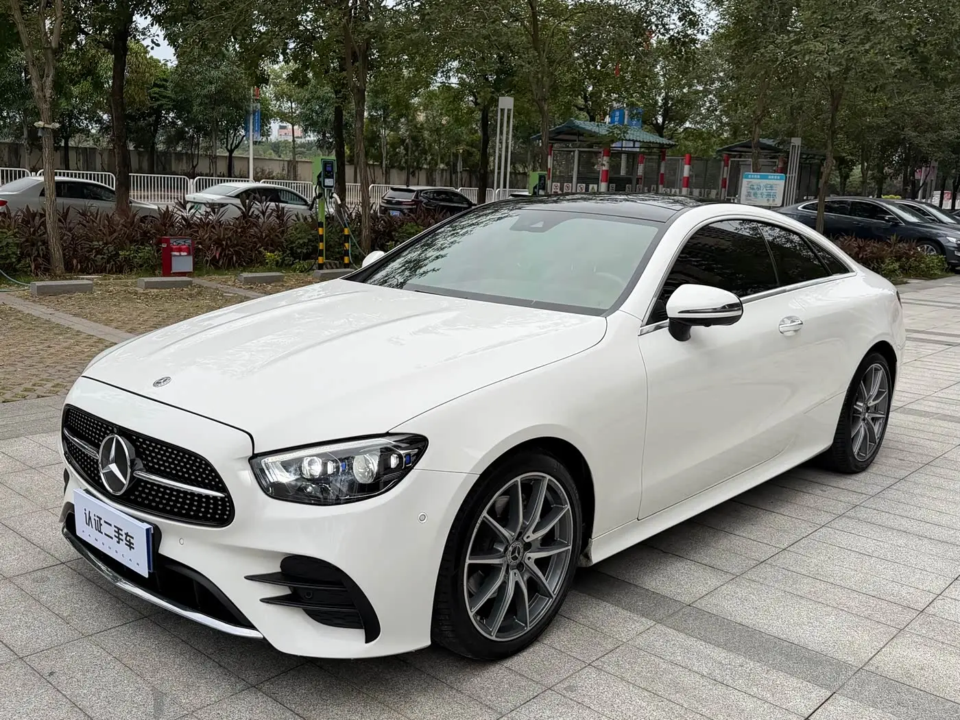 Mercedes-Benz E-Class 2023 — Photo 1/11