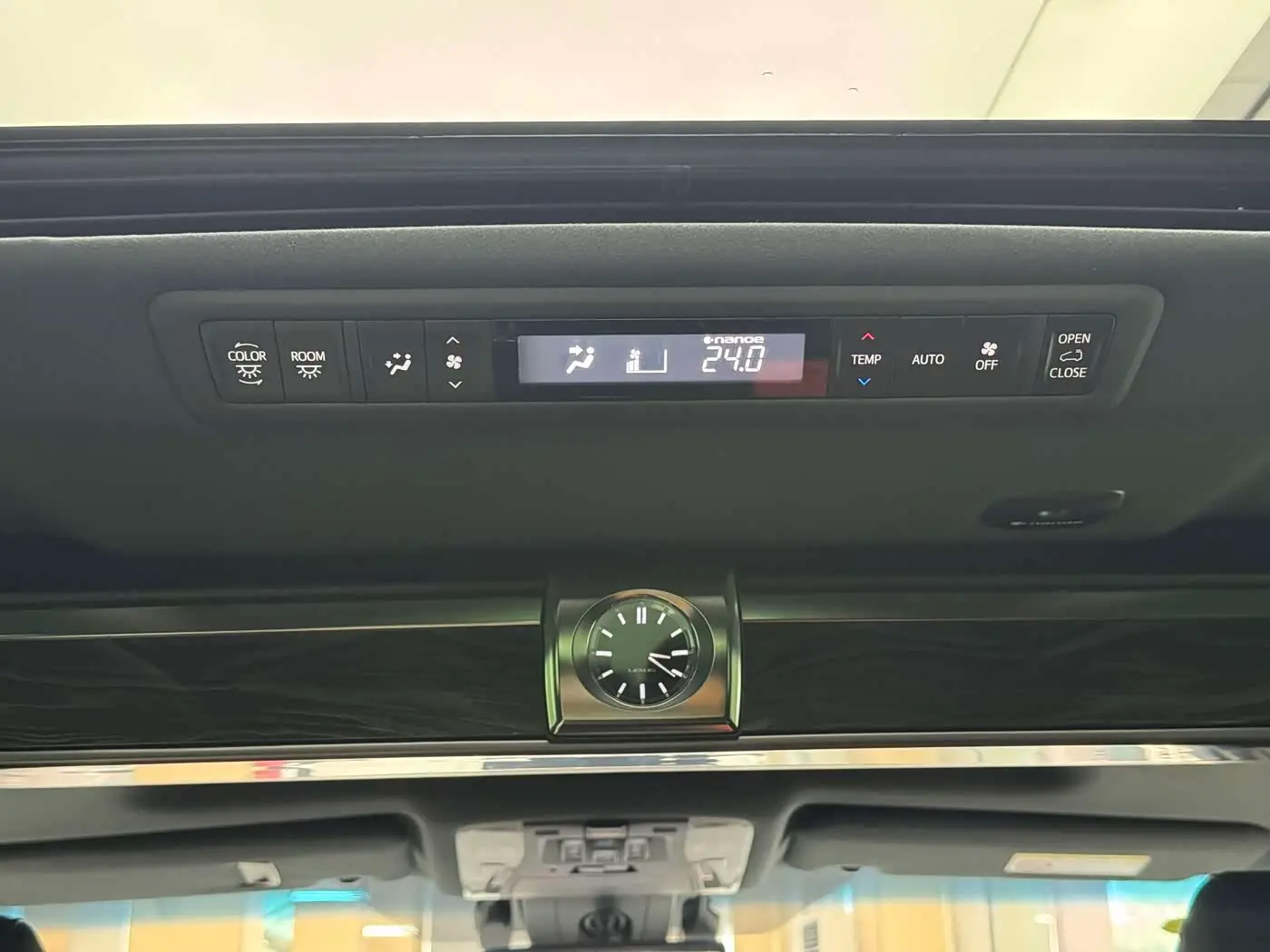Lexus LM 2022 — Photo 19/20