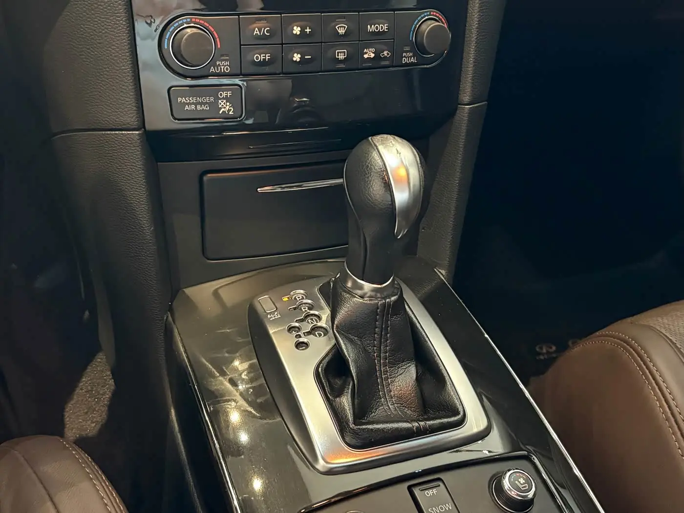 Infiniti QX70 2015 — Şəkil 11/20