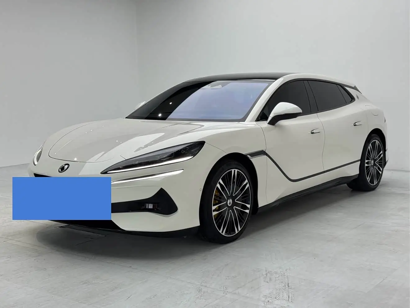 Denza Z9GT 2025 — Photo 2/14