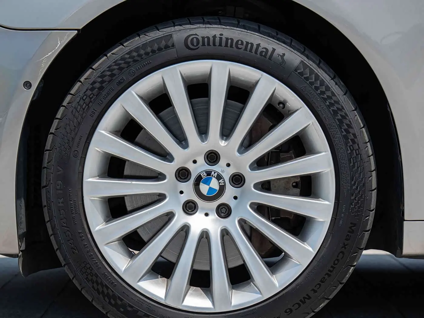 BMW 7 Series 2012 — Photo 8/20