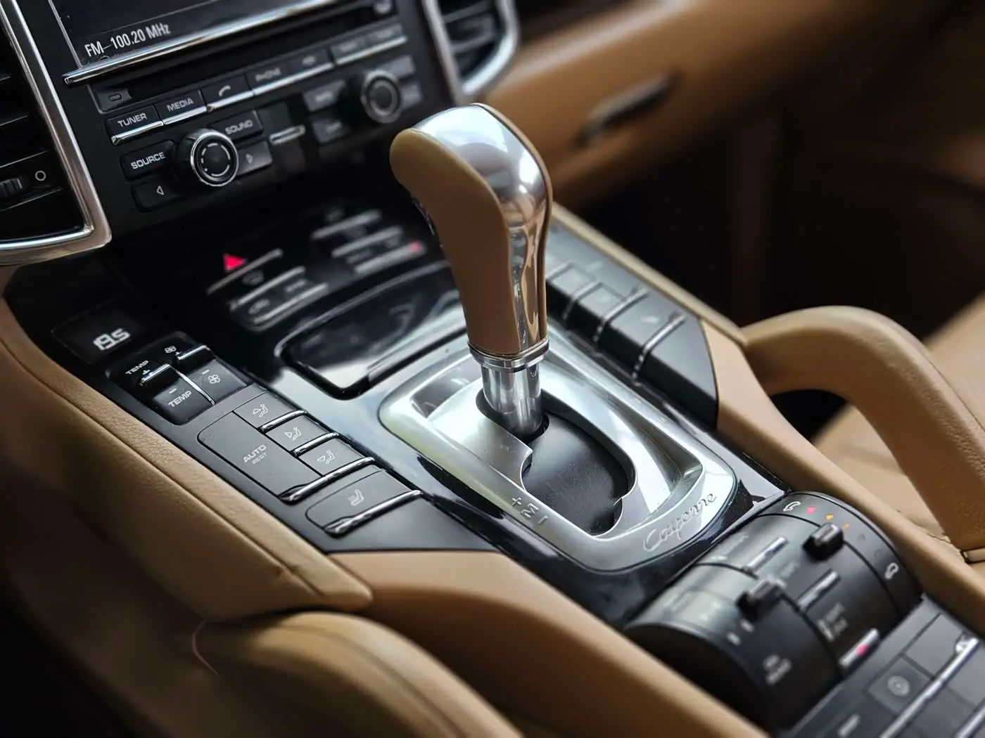 Porsche Cayenne 2015 — Şəkil 20/20