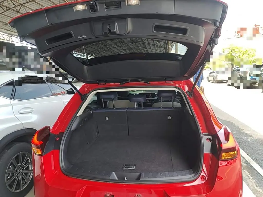 Lexus UX 2020 — Photo 19/20