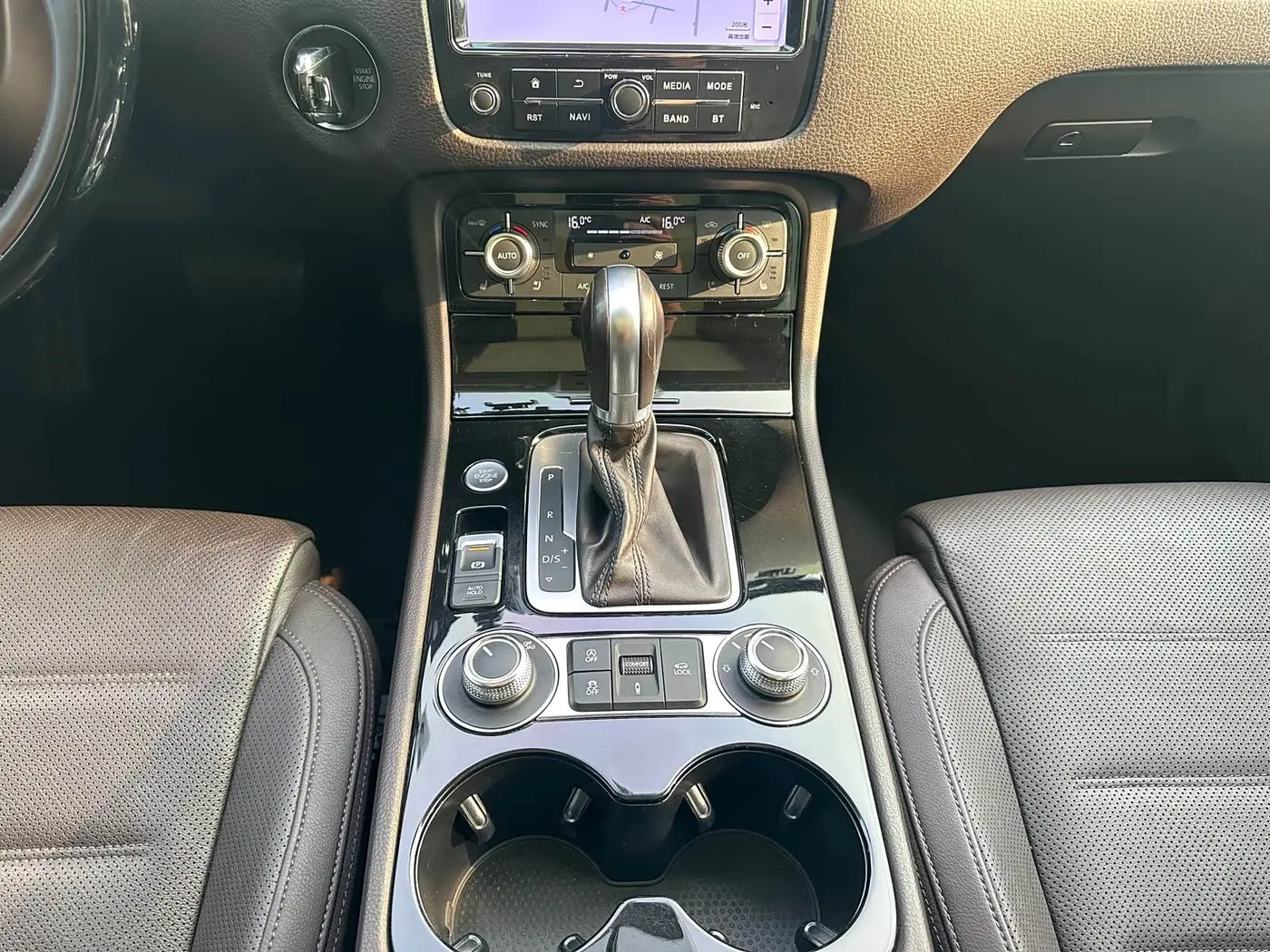 Volkswagen Touareg 2017 — Photo 17/20