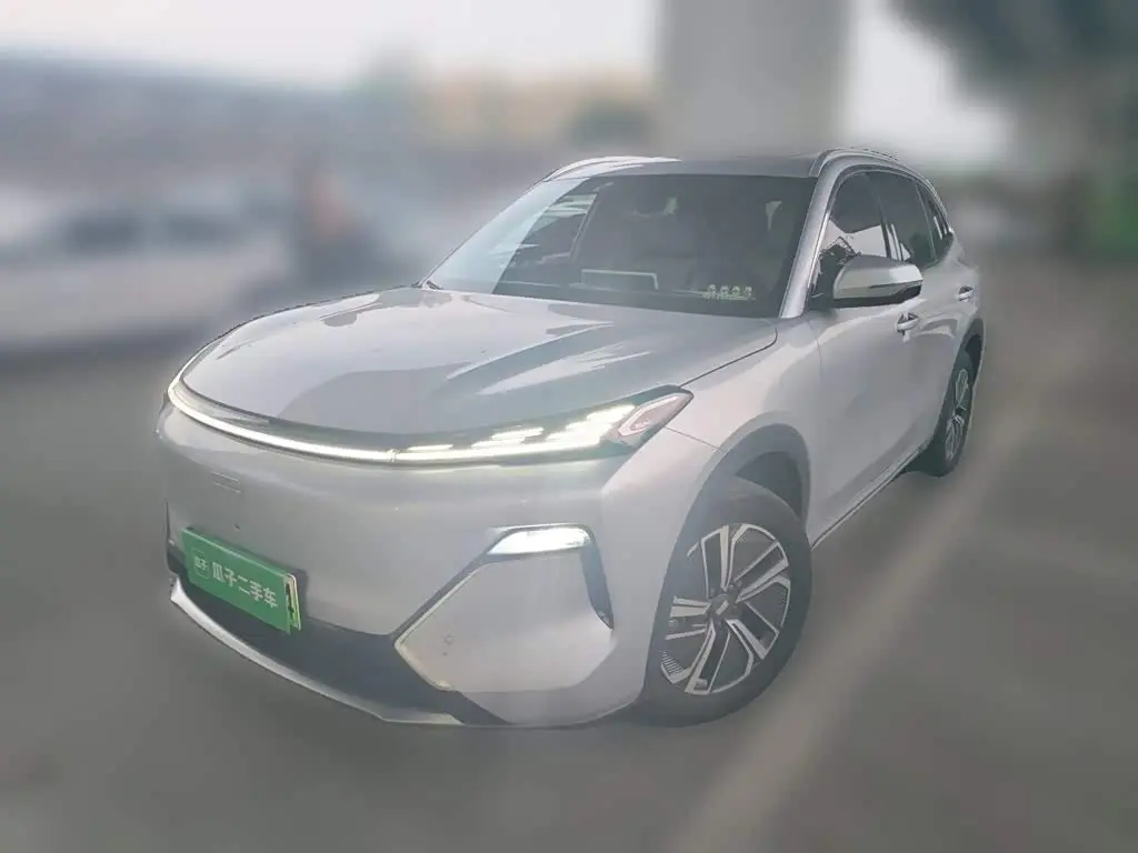 Geely Galaxy Galaxy Starship 7 EM-i 2025 — Photo 1/20