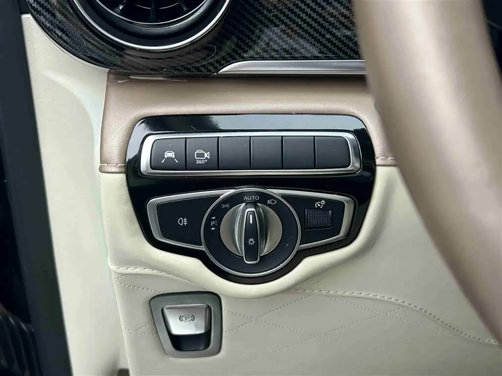 Mercedes-Benz V-Class 2023 — Photo 19/20