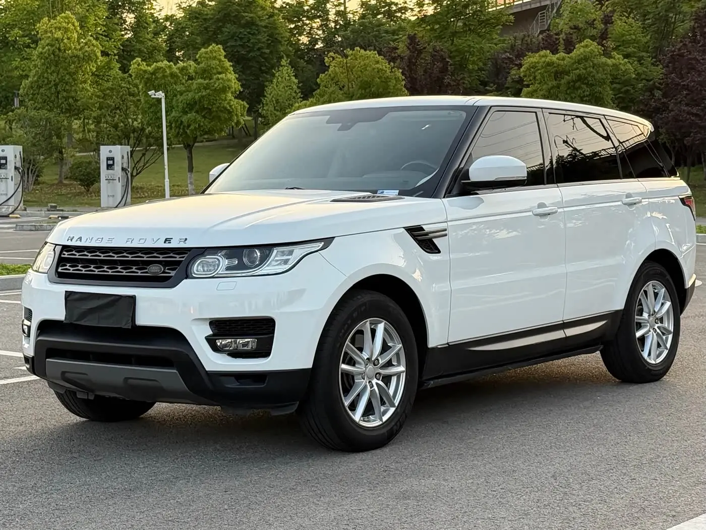 Land Rover Range Rover Sport 2016 — Photo 1/16