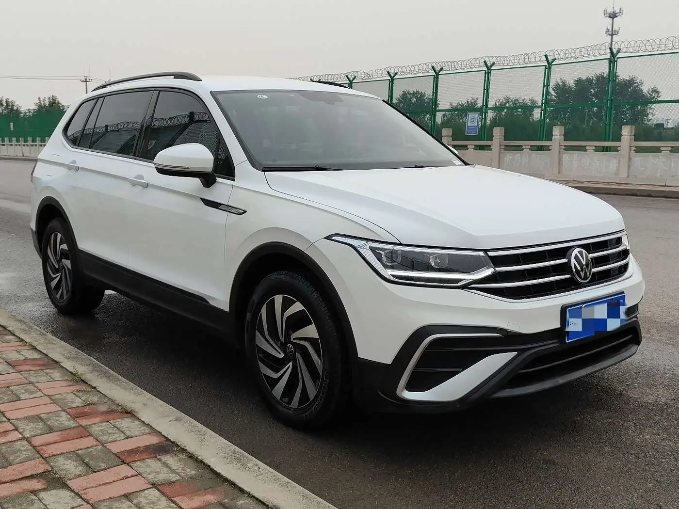 Volkswagen Tiguan L 2022 — Фото 3/9