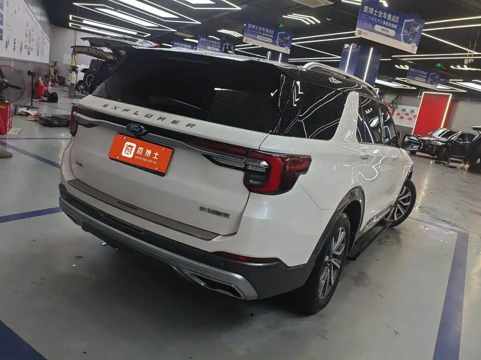 Ford Explorer 2023 — Photo 16/16